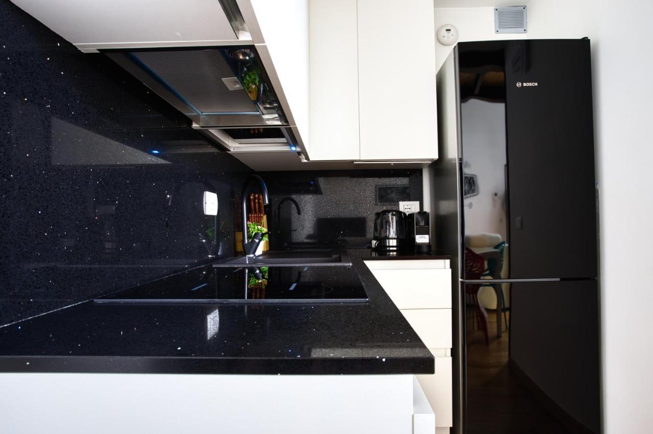 Joivy Charismatic 1-Bed Flat With Parking Appartement Milaan Buitenkant foto