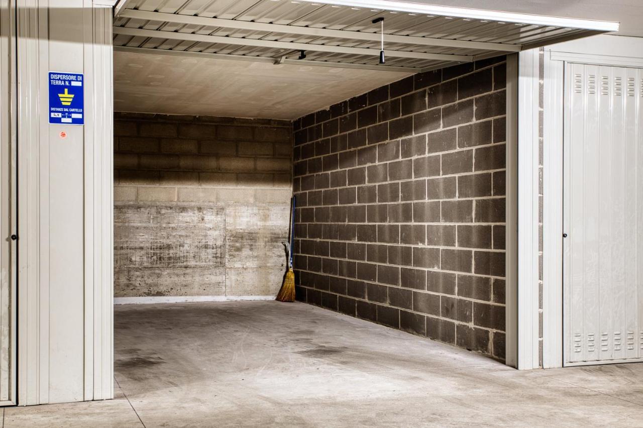 Joivy Charismatic 1-Bed Flat With Parking Appartement Milaan Buitenkant foto